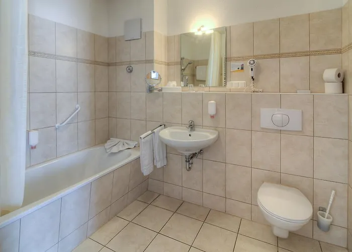 Sport- & Vital-resort Neuer Hennings Hof פרלברג